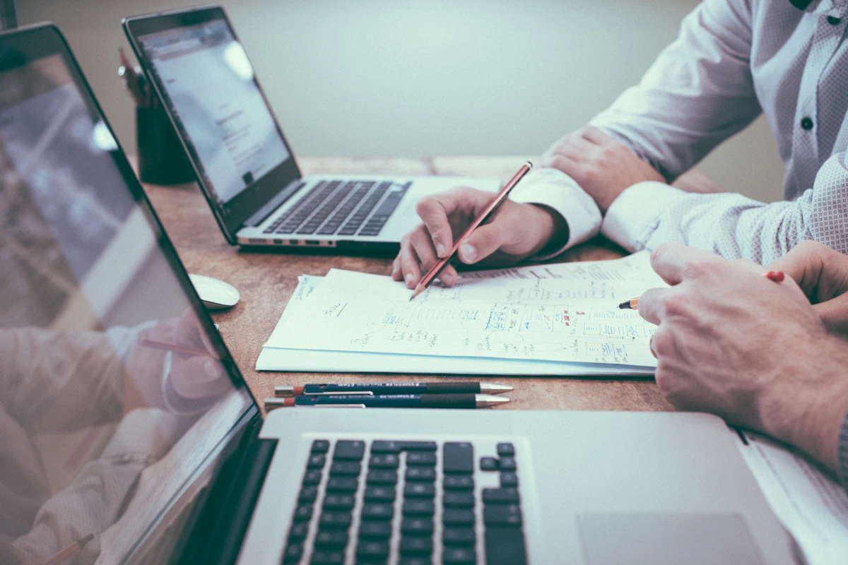 Professionals comparing H&R Block vs CloudTax Canada 2026 for online tax filing and accounting services