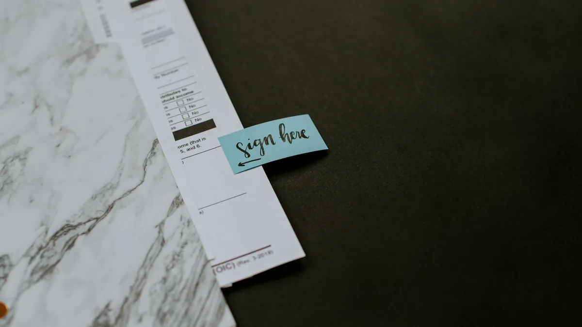 Photo related to payroll and source deductions for Canadian employers