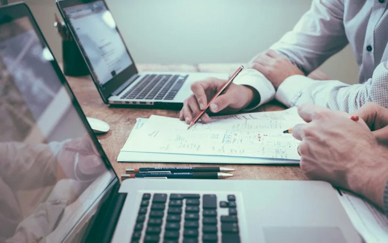 Corporate tax return CO-17 and salary-dividend optimization for incorporated management consultants